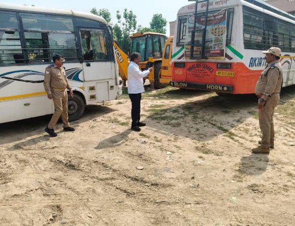 सूरजपुर में परिवहन विभाग की बड़ी कार्रवाई, अवैध यात्री परिवहन करती दो जीप जब्त, बसों पर भी लगा जुर्माना