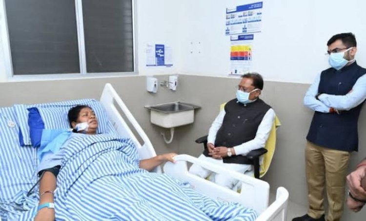 अस्पताल पहुंचे CM विष्णुदेव साय, जशपुर विधायक रायमुनी भगत से की मुलाकात; डॉक्टरों से जाना हाल, जल्द स्वस्थ होकर जनता के बीच लौटने की कामना