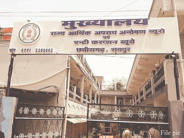 बर्खास्त GRP आरक्षक की मुश्किलें बढ़ीं! 1.03 करोड़ की आय से अधिक संपत्ति का आरोप, ACB ने कोर्ट में पेश किया चालान
