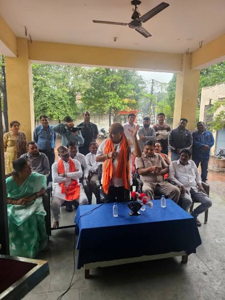 रायपुर के स्वामी आत्मानंद स्कूल में बढ़ेंगी सुविधाएं, विधायक पुरंदर मिश्रा ने शेड निर्माण का किया भूमिपूजन